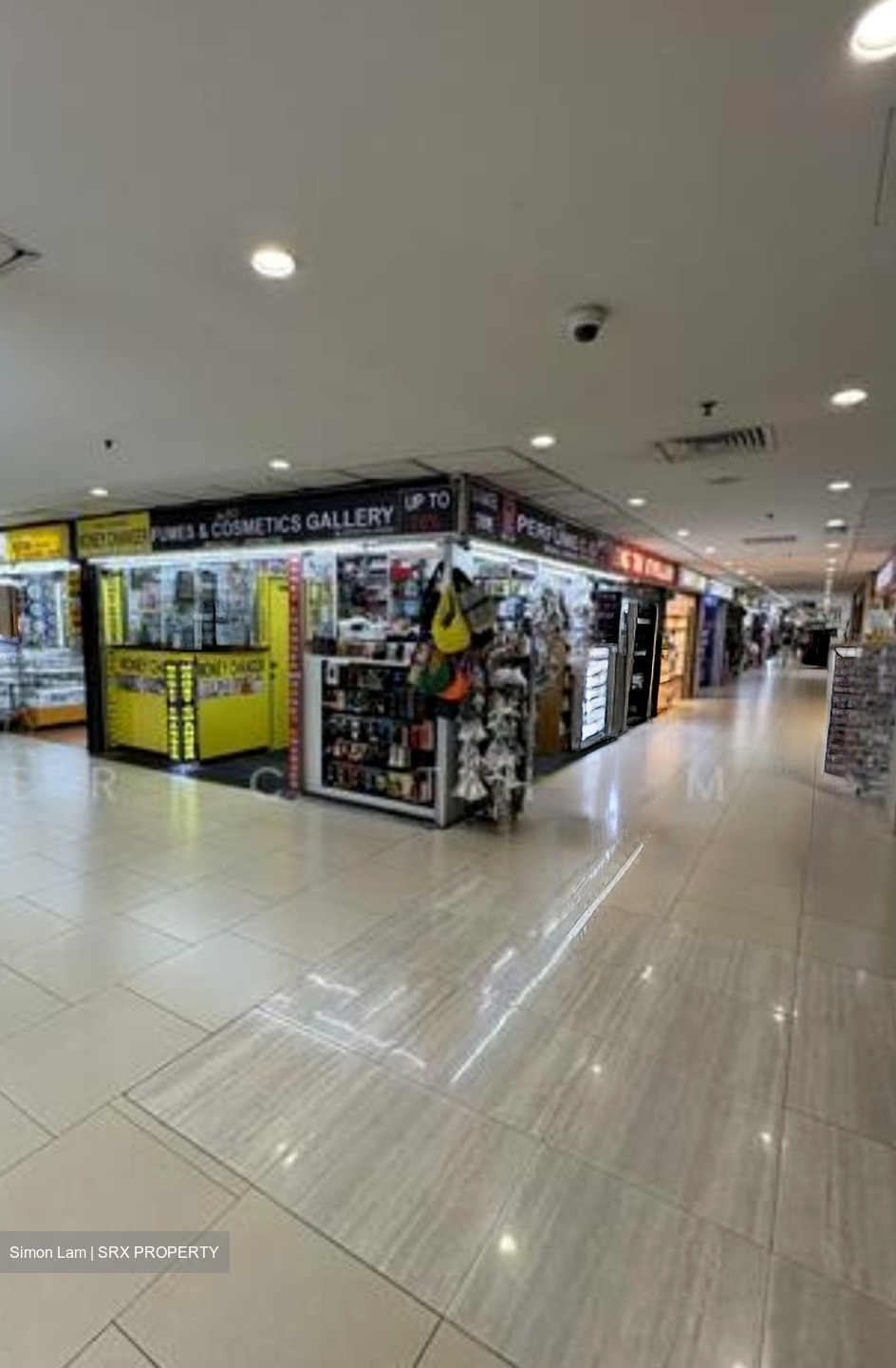 Lucky Plaza (D9), Retail #525033281